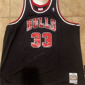 Scottie Pippen Jersey.